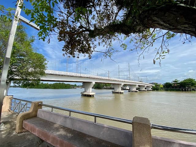 Sri Tapee Bridge - Image 1