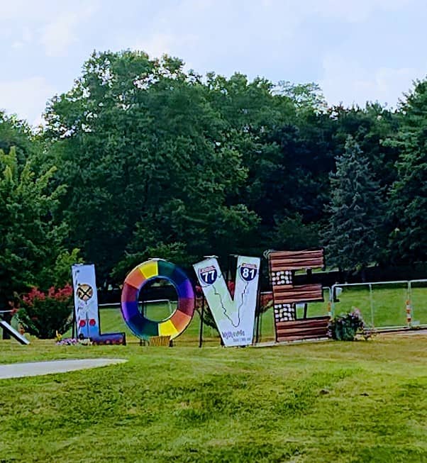 Love sign - Image 1