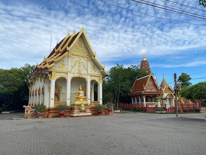 Wat Sala Loi Phra Aram Luang - Image 1