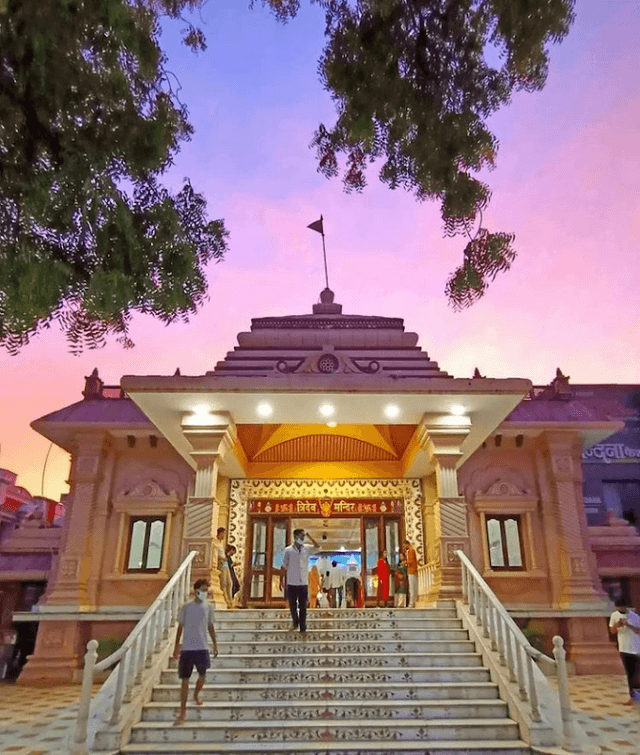 Tridev Mandir Varanasi - Image 1