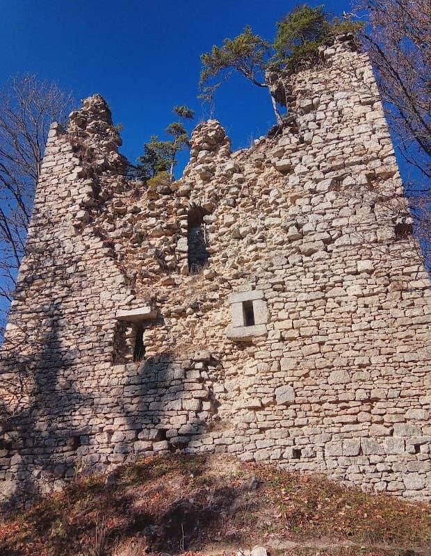 castle ruins Kunžvart - Image 1