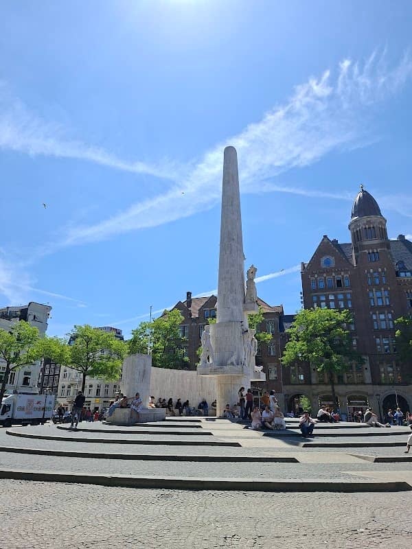 Dam Square & Royal Palace - Image 1