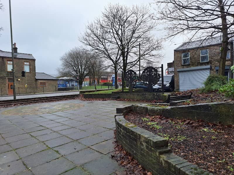 Peel memorial seating area - Image 1
