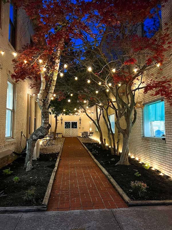 The Breezeway Downtown - Image 1