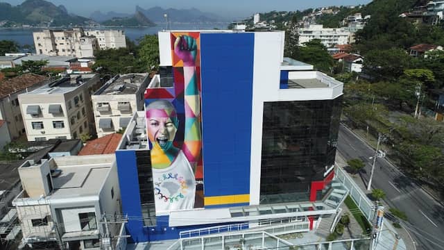 Graffiti "Vitória" by Kobra - Image 1