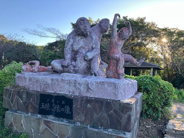 夕日ヶ丘 五猿の像 - Image 1