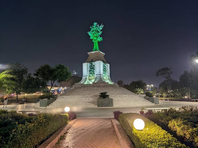 City Park Tree Statue - Image 1