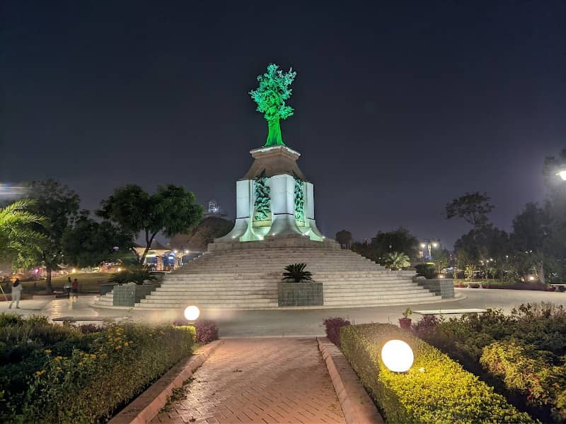 City Park Tree Statue - Image 1