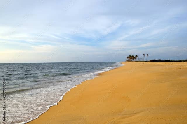 Karukkupane beach - Image 1