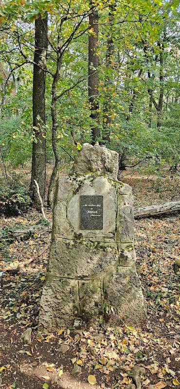 Vadász emlékkő - Image 1
