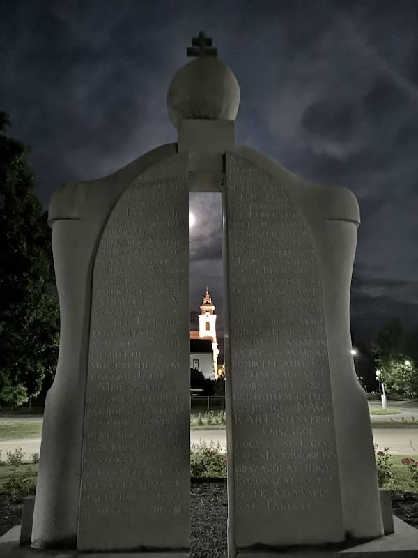 Pannon kapu emlékmű - Image 1