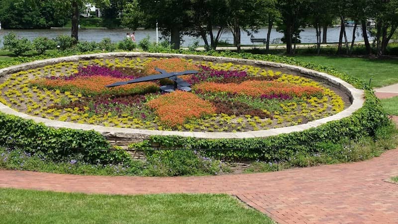 Sinnissippi Gardens - Image 1