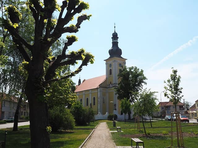 Milotice, park za kostelem - Image 1