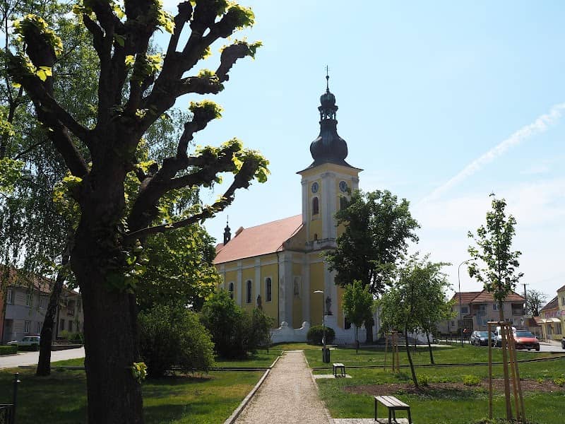 Milotice, park za kostelem - Image 1