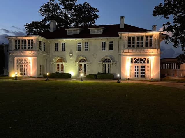 Cutrer Mansion - Image 1
