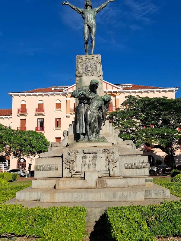 Monumento Minas ao Brasil - Image 1