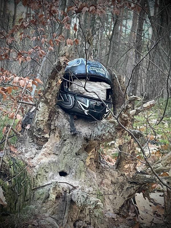 „Der einsame Helm“ - Image 1
