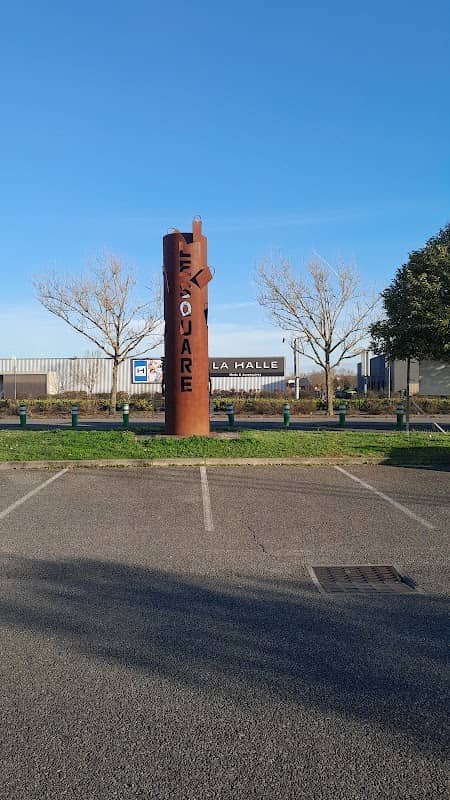 Monument le Square - Image 1