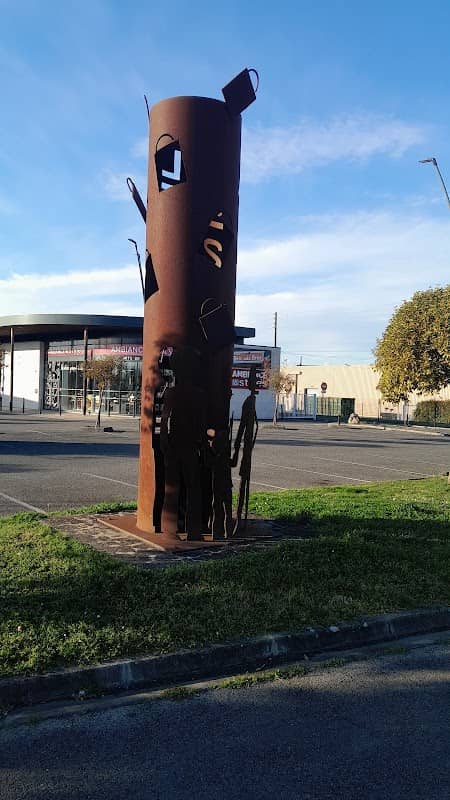 Monument le Square - Image 2