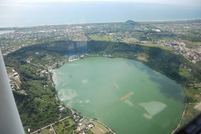 Danau Avernus - Image 1