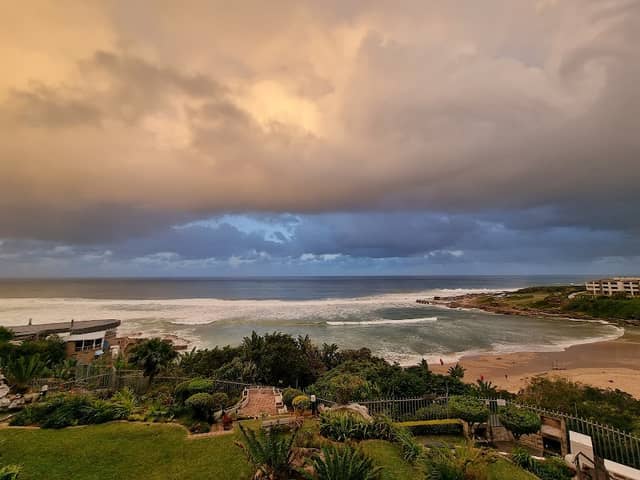 Uvongo scenery - Image 1
