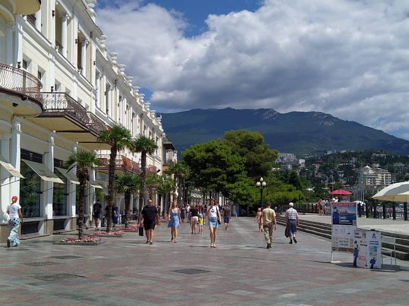 Yalta, Naberezhnaya - Image 1