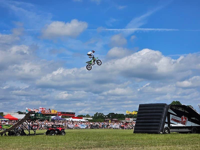 Cowpie Country Show - Image 1