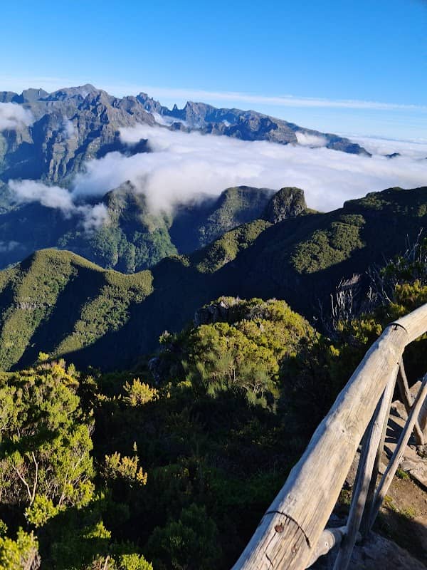 Bica da Cana peak and viewpoint - Image 3