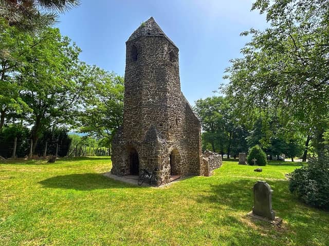 Avasi church Ruins - Image 1