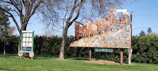 Toppenish City of Murals sign - Image 1