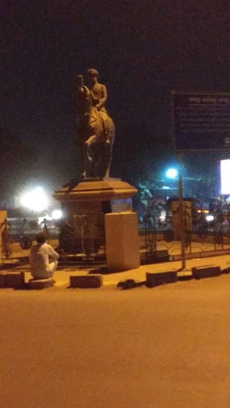 Statue of Sir Waghji - Image 2