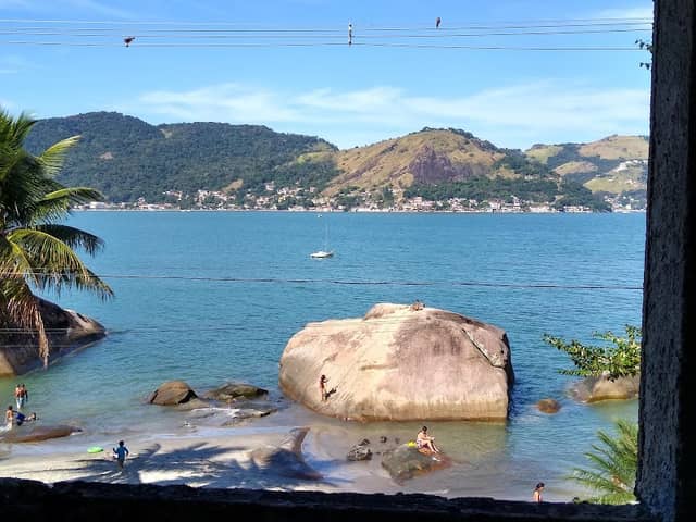 Beach Guity - Image 1