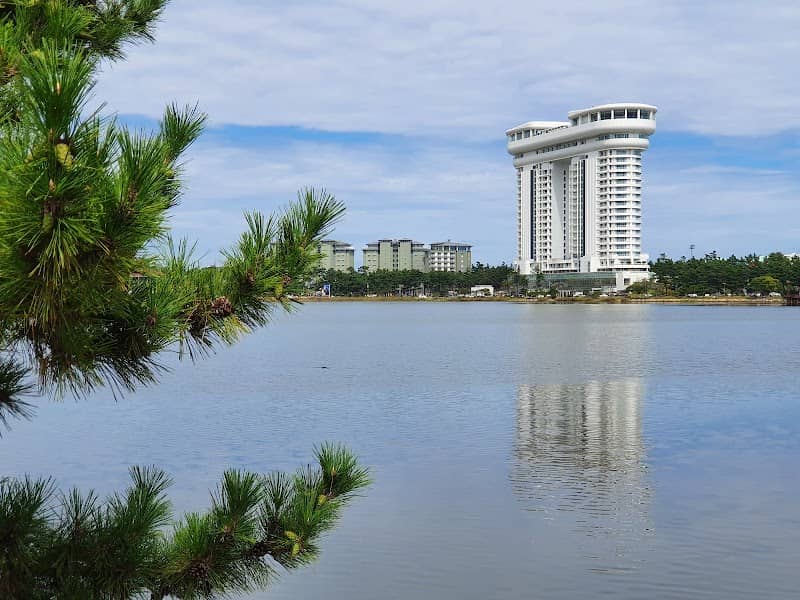 Gyeongpo Lake Plaza - Image 1