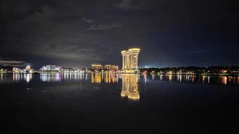 Gyeongpo Lake Plaza - Image 2