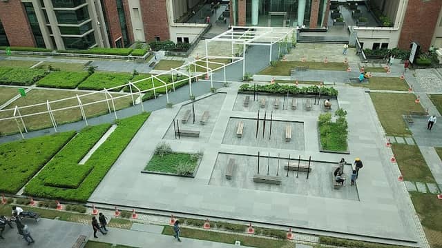 Sitting Space and Garden - Image 1