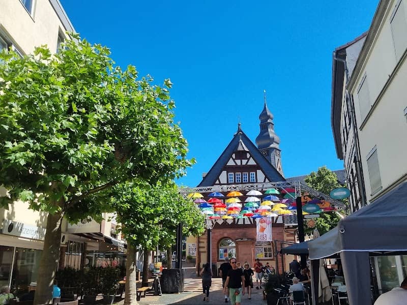Alter Brunnen am Rathaus - Image 1