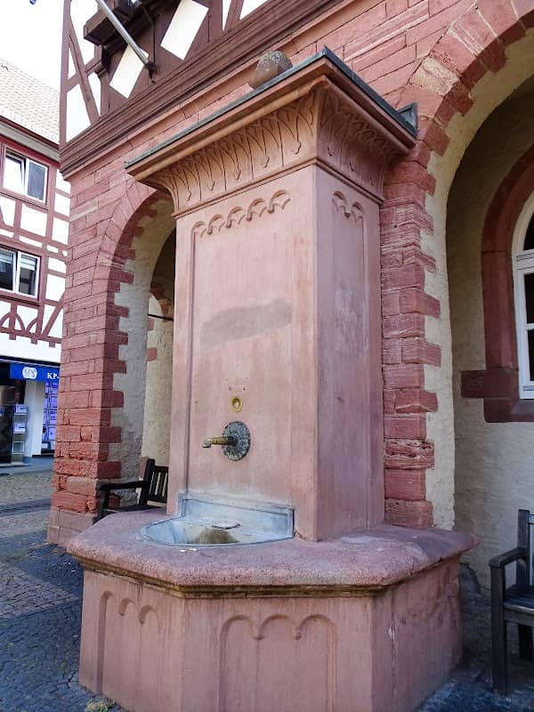 Alter Brunnen am Rathaus - Image 3