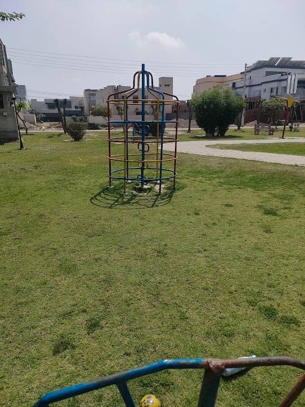 S BLOCK PARK - Image 1