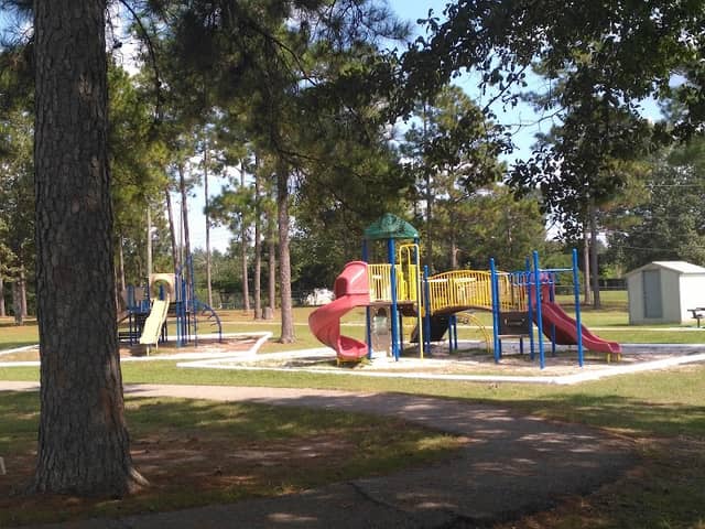 Saucier Park/Walking Trail/Splash Pad - Image 1