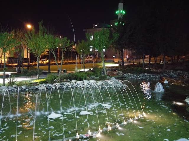 Park, Yesil Alan Ve Cafeterya. - Image 2