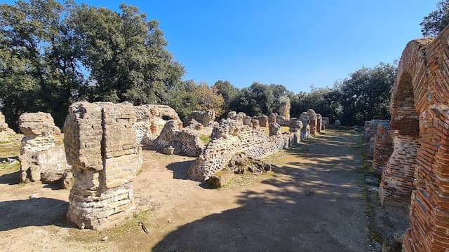 Cuma Archaeological Park - Image 1