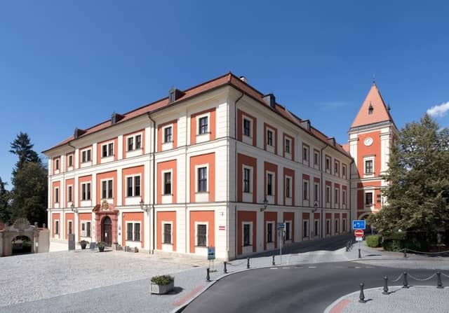 Chateau Ostrov nad Ohri - Image 1