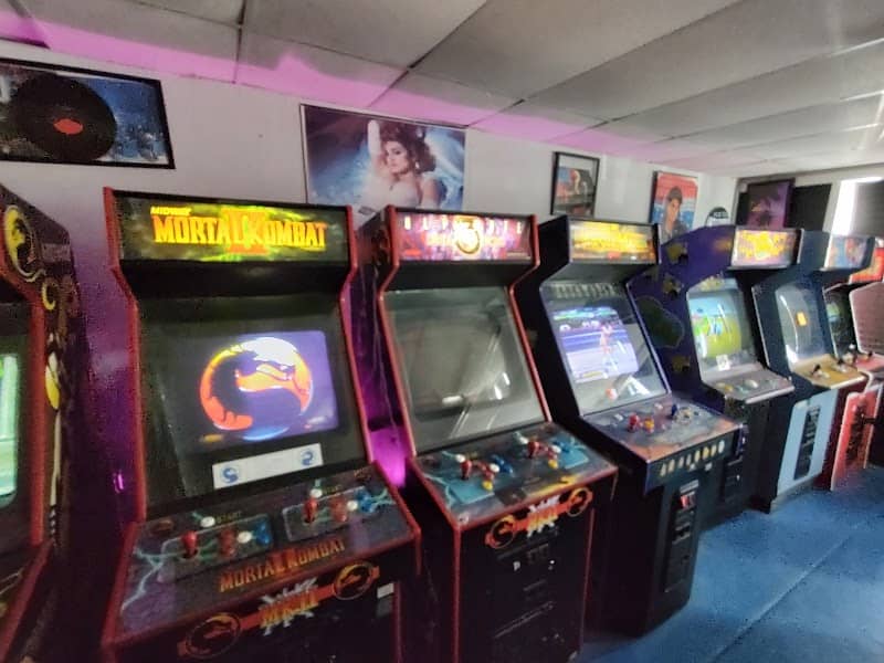 Retro World Arcade - Image 2