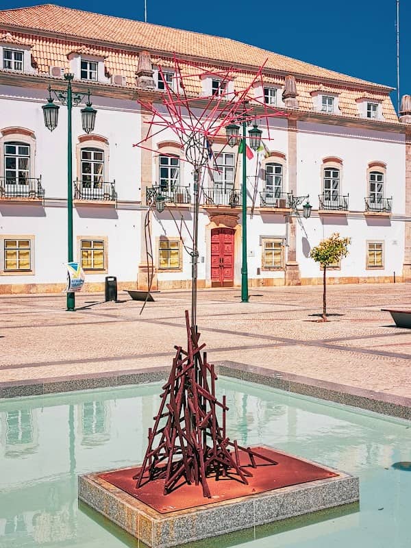 Escultura Cravos de Abril - Image 1
