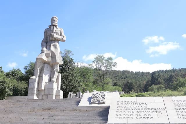 Паметник на Калифер войвода - Image 1