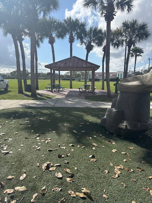 Picnic Area Hungtinton Park - Image 2