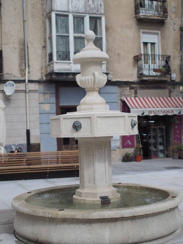 Goardien plazako ur-iturria - Image 2