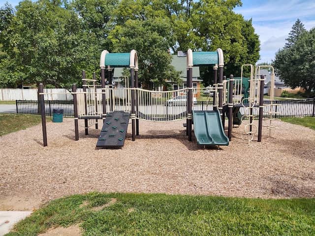Seminary Park - Image 2