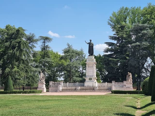Monument to Virgil - Image 2