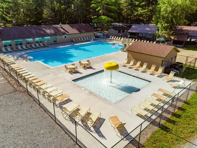 Sun Retreats Adirondack Gateway - Image 1